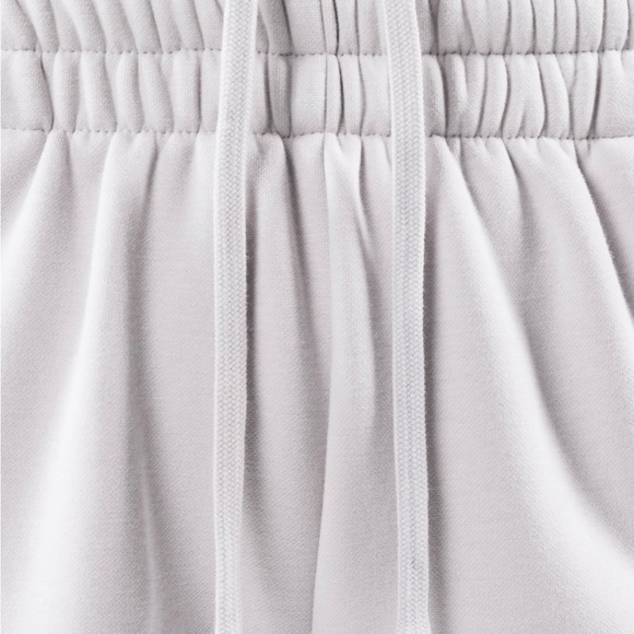 NWT ALPHALETE Women’s Athletics Fleece Sweat Short White Smoke Size SMALL - Picture 6 of 9